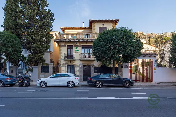 Casa de 0,0317 ha en venta en Granada, Granada