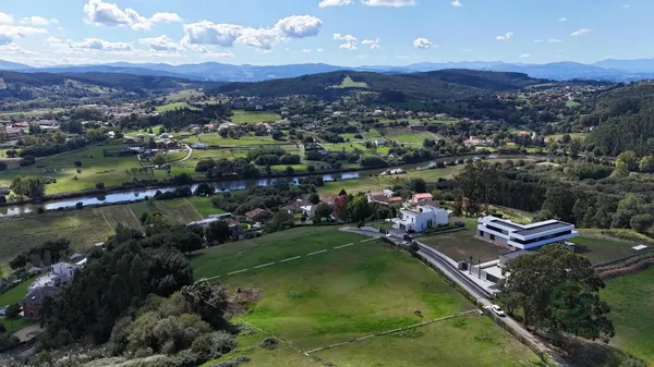 Terreno urbano de 0,6 ha en venta en Puente arce, Cantabria