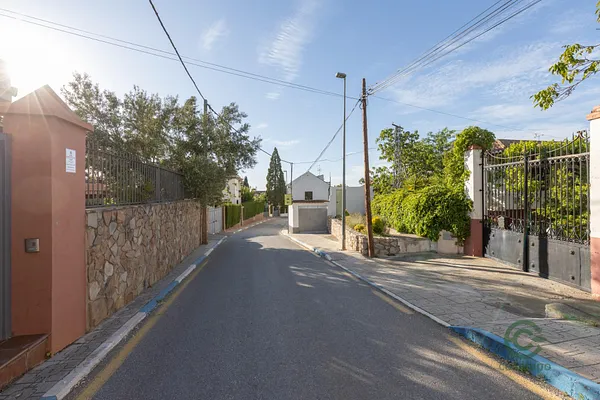 Terreno urbano de 0,0508 ha en venta en Dilar, Granada