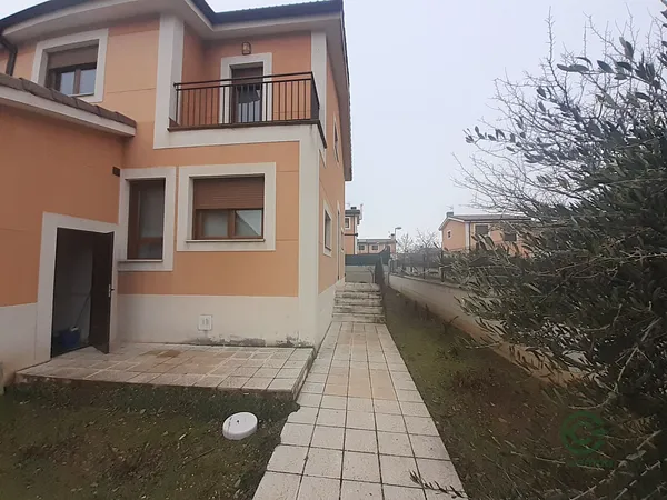 Casa de 0,0265 ha en venta en Fuensaldana, Valladolid