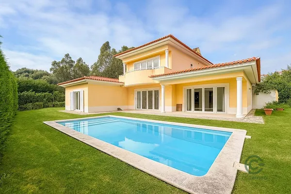 Casa de 0,1144 ha en venta en Alcabideche, Lisboa