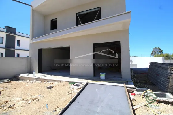 Casa de 0,0435 ha en venta en Leiria, Leiria
