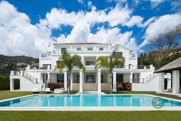 Casa de 0,5054 ha en venta en Benahavis, Malaga