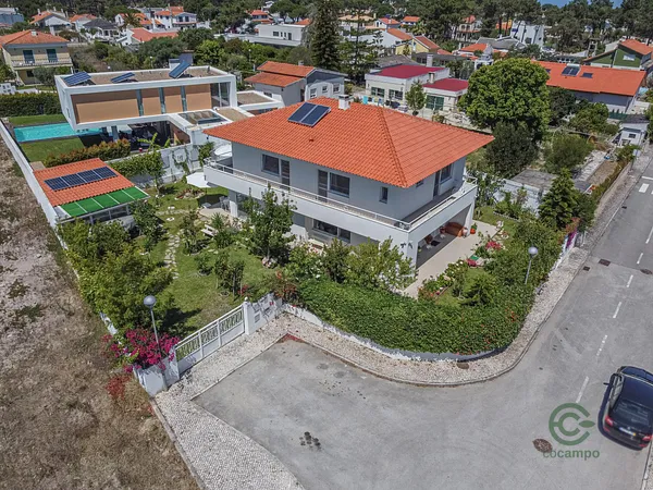 Casa de 0,0733 ha en venta en Sesimbra, Setúbal