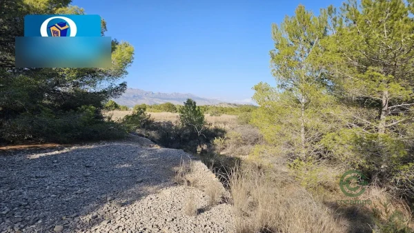 Terreno urbano de 1,74 ha en venta en Polop, Alicante