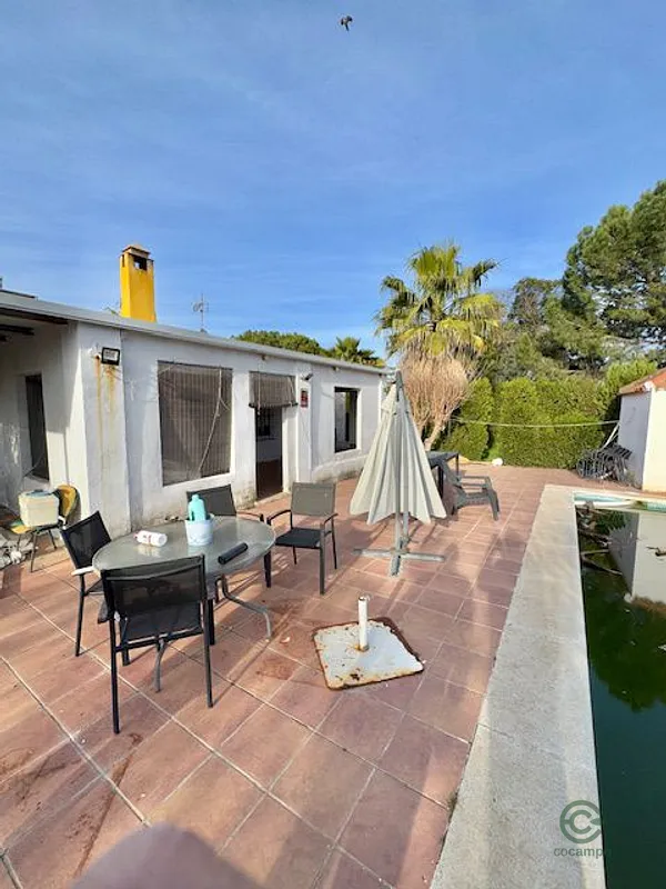 Casa de 0,25 ha en venta en Carmona, Sevilla