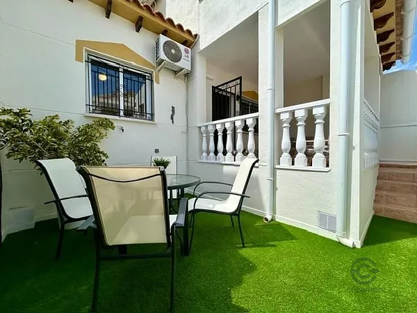 Casa de 0,0082 ha en venta en Orihuela, Alicante