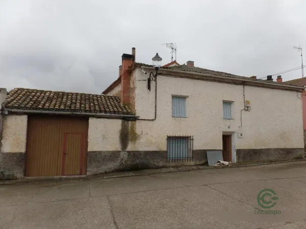 Casa de 0,0272 ha en venta en Amusquillo, Valladolid