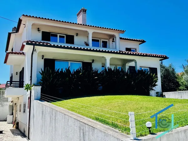 Casa de 0,14 ha en venta en Tomar, Santarém