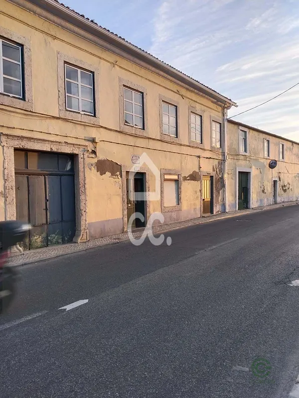 Casa de 0,09 ha en venta en Loures, Lisboa