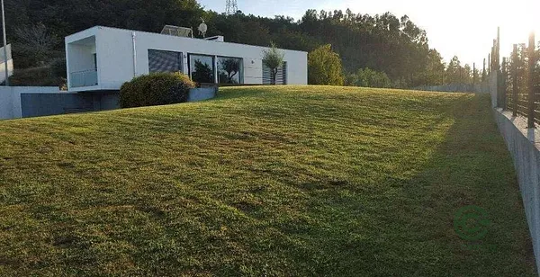 Casa de 0,15 ha en venta en Póvoa de lanhoso, Braga