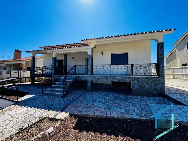 Casa de 0,1122 ha en venta en Tomar, Santarém