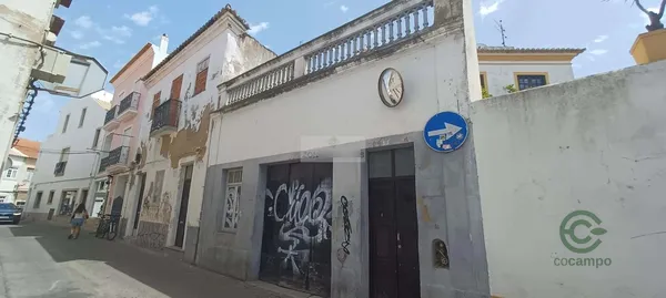 Casa de 0,0138 ha en venta en Lagos, Algarve
