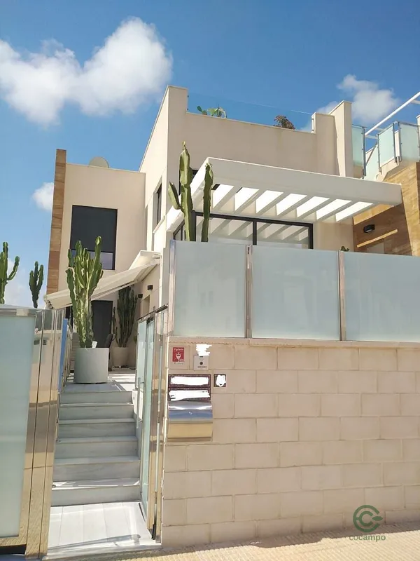 Casa de 0,0094 ha en venta en Orihuela costa, Alicante