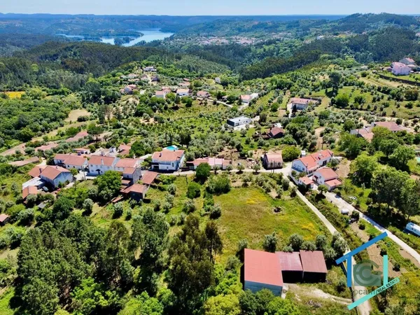 Finca rústica de 0,3 ha en venta en Tomar, Santarém