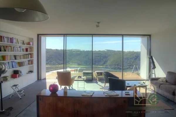 Finca rústica de 0,875 ha en venta en Odemira, Beja