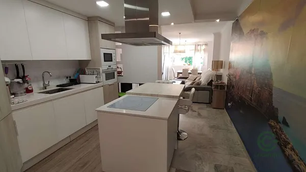 Casa de 0,0084 ha en venta en Benalmádena, Málaga