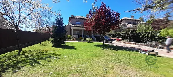 Casa de 0,1 ha en venta en Pedrezuela, Madrid