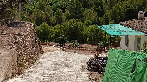 Finca rústica de 0,72 ha en venta en Polop, Alicante