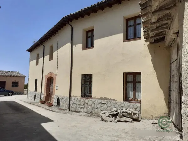 Casa de 0,0332 ha en venta en Tiedra, Valladolid