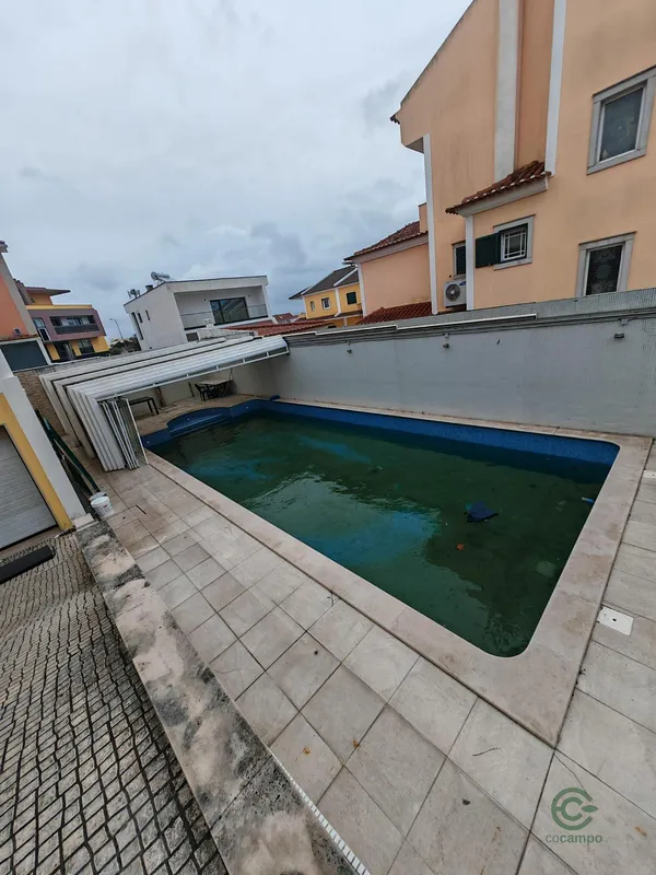 Casa de 0,0441 ha en venta en Seixal, Setúbal