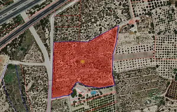 Finca agrícola de 0,95 ha en venta en Alicante