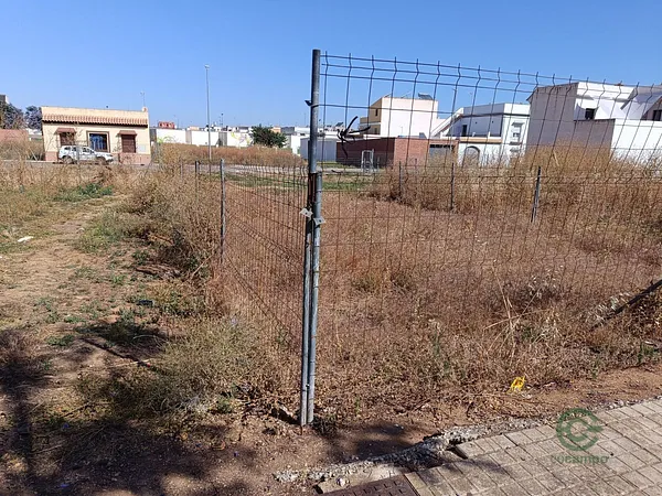 Terreno urbano de 0,016 ha en venta en Brenes, Sevilla