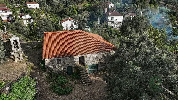 Casa de 0,235 ha en venta en Bragança