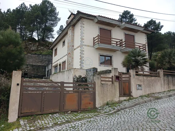 Casa de 0,0429 ha en venta en Alijó, Vila real