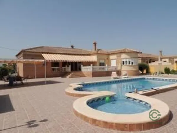 Casa de 0,186 ha en venta en Catral, Alicante