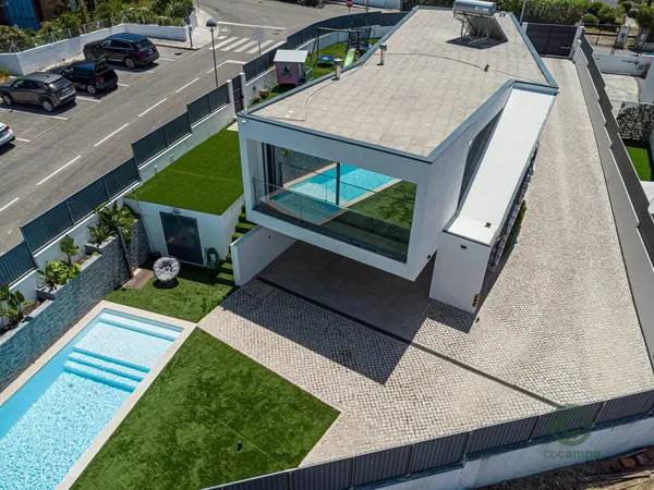 Casa de 0,0676 ha en venta en Sesimbra, Setúbal