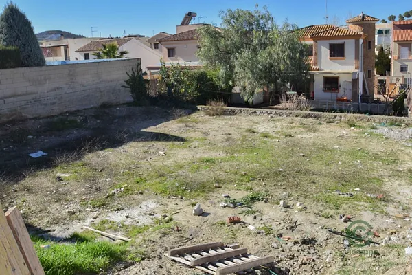 Terreno urbano de 0,0512 ha en venta en Alhendin, Granada