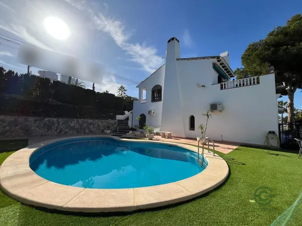 Casa de 0,09 ha en venta en Orihuela costa, Alicante