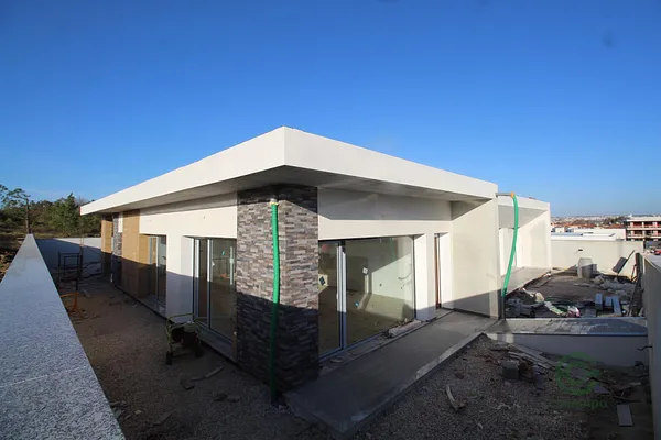 Casa de 0,068 ha en venta en Leiria, Leiria