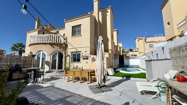 Casa de 0,0091 ha en venta en Orihuela costa, Alicante