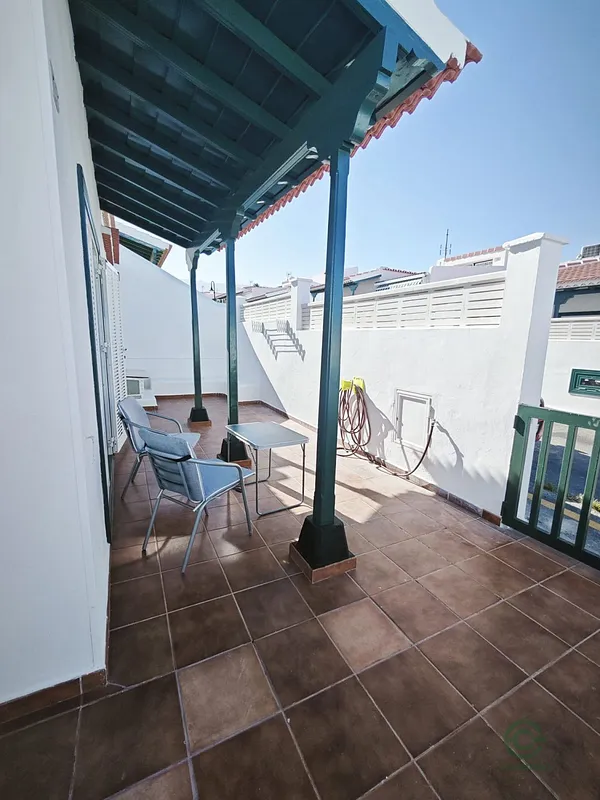 Casa de 0,006 ha en venta en Arico, Sta.cruz tener.