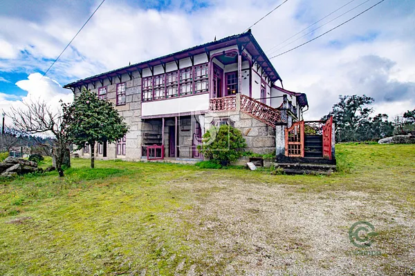 Casa de 0,2216 ha en venta en Oporto