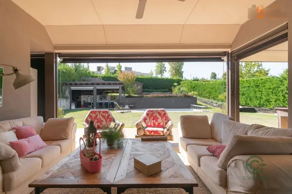 Casa de 0,1358 ha en venta en Gorraiz, Navarra