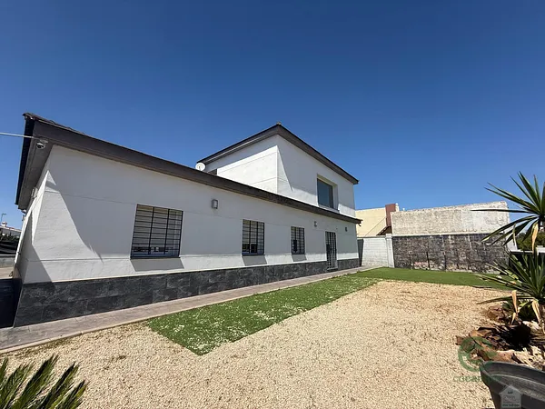 Casa de 0,075 ha en venta en Dos hermanas, Sevilla