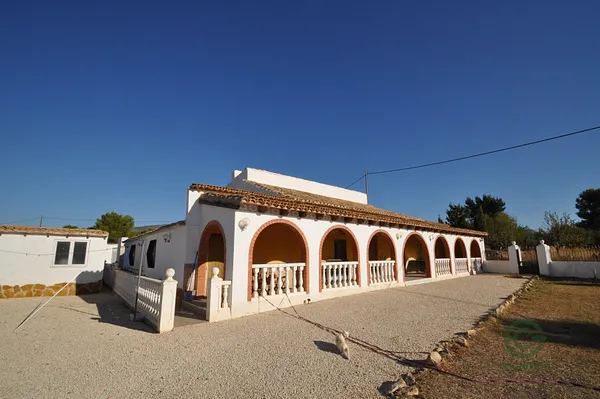 Finca rústica de 0,2 ha en venta en Pinoso, Alicante