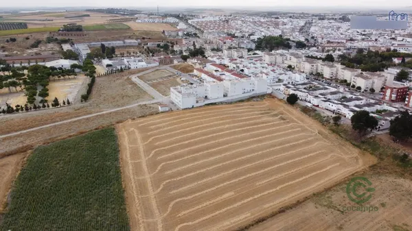Terreno urbano de 1,7 ha en venta en Lebrija, Sevilla