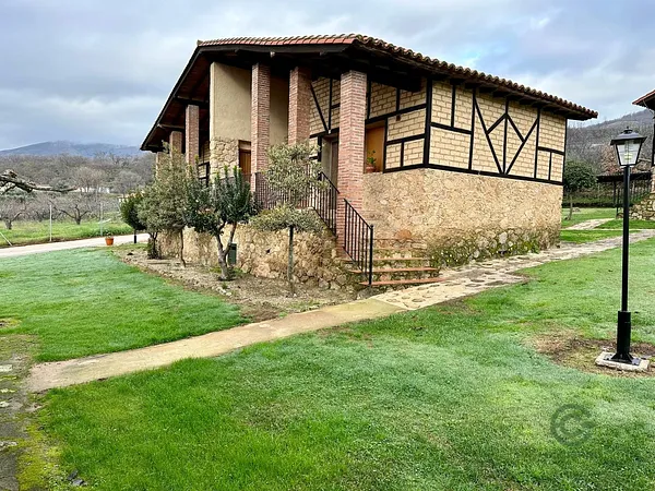 Finca rústica de 0,73 ha en venta en Cáceres
