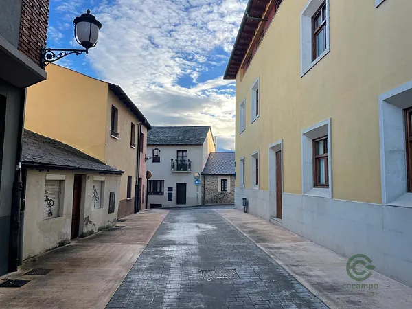 Casa de 0,0355 ha en venta en Ponferrada, Leon