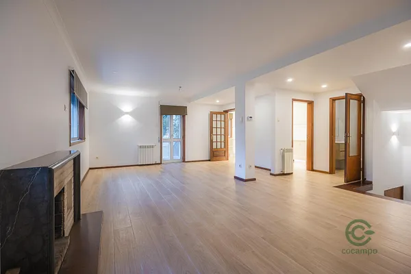 Casa de 0,0303 ha en venta en Matosinhos, Porto