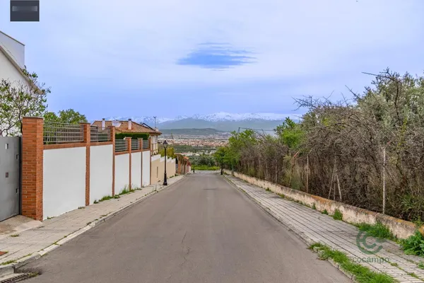 Terreno urbano de 0,0825 ha en venta en Albolote, Granada