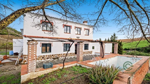 Finca rústica de 0,98 ha en venta en Casarabonela, Malaga