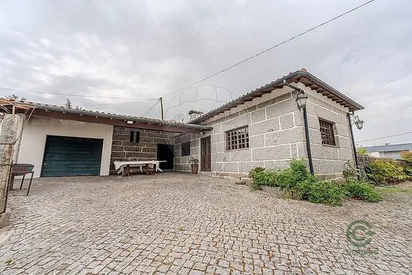 Casa de 0,2963 ha en venta en Bragança