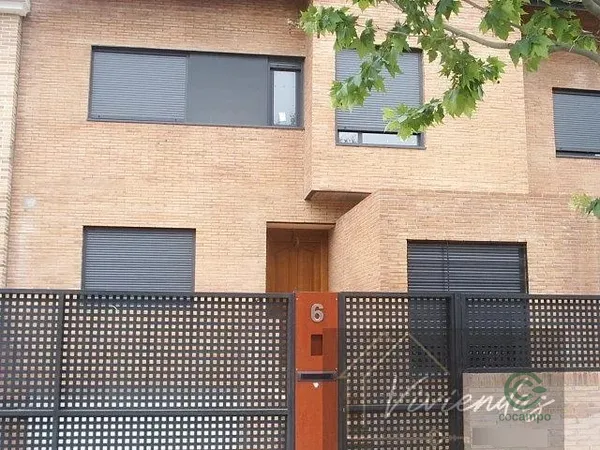 Casa de 0,032 ha en venta en Madrid