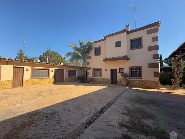 Casa de 0,1017 ha en venta en Alcalá de guadaíra, Sevilla