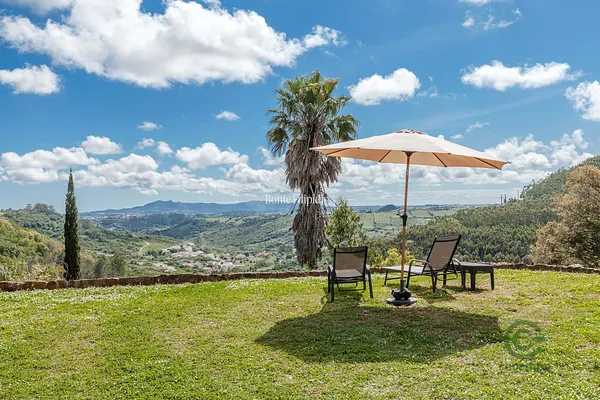 Casa de 0,55 ha en venta en Igreja nova e cheleiros, Lisboa